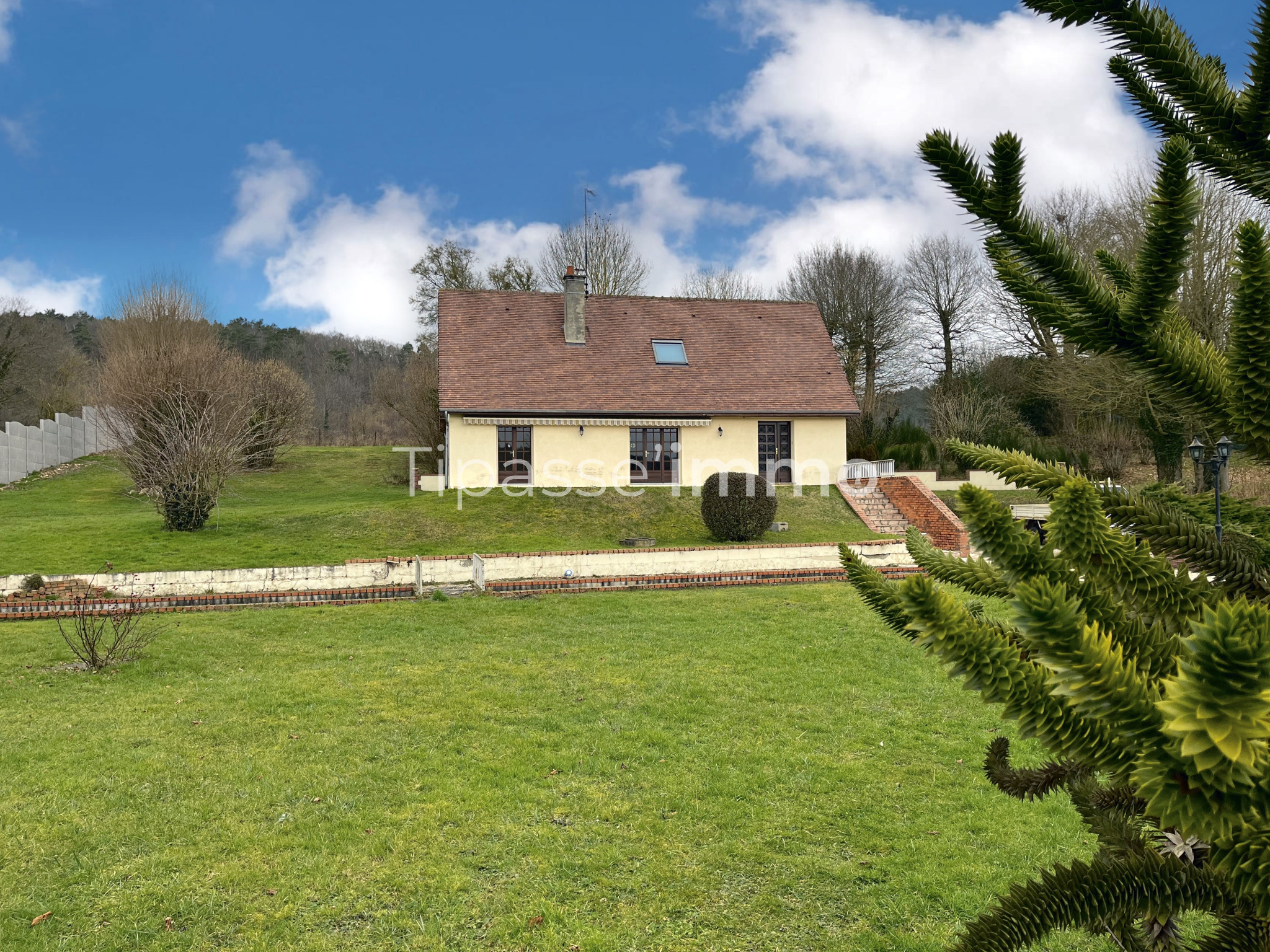 PAVILLON TRADITIONNEL PROCHE DU BEC-HELLOIN