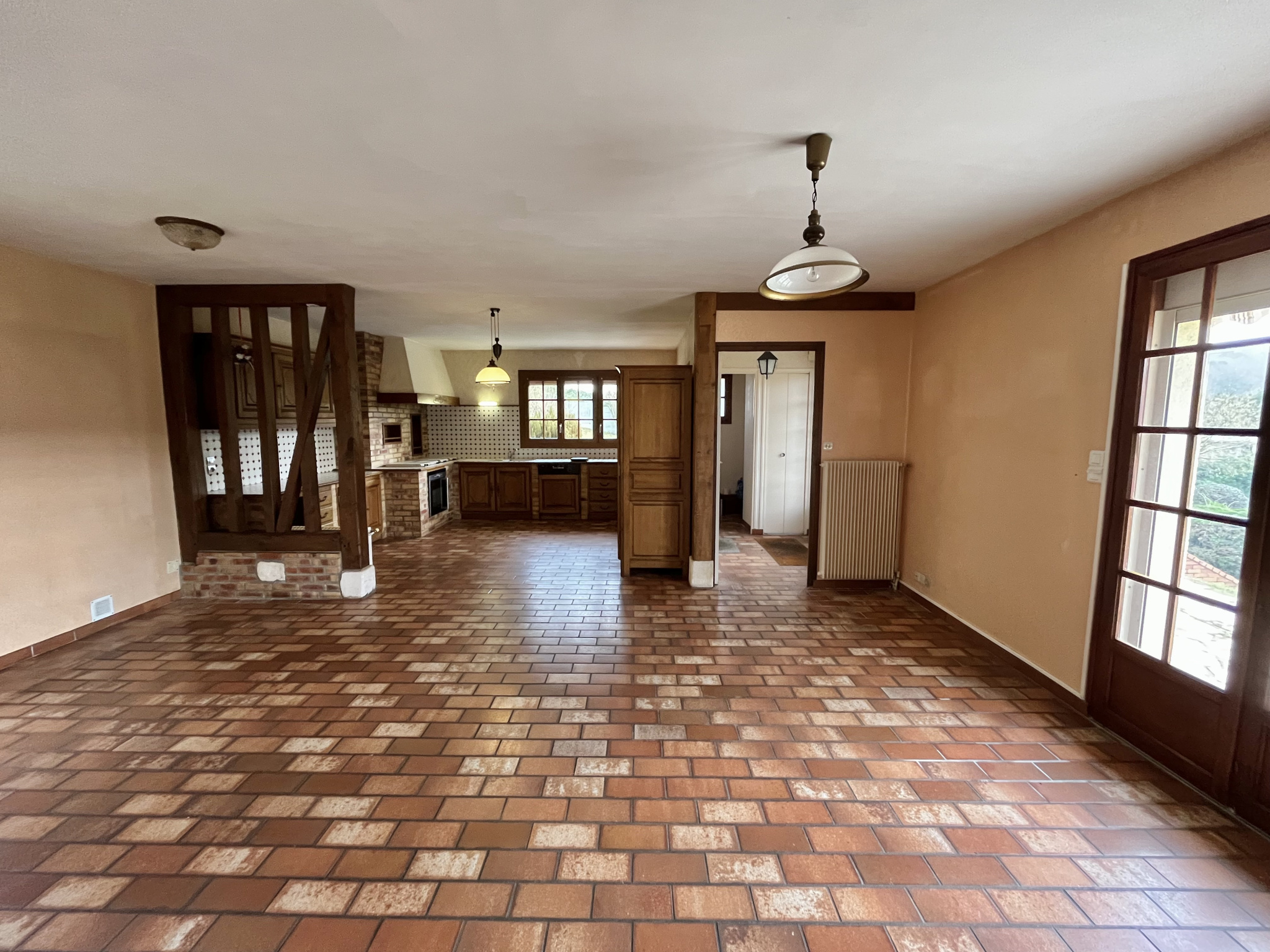 PAVILLON TRADITIONNEL PROCHE DU BEC-HELLOIN