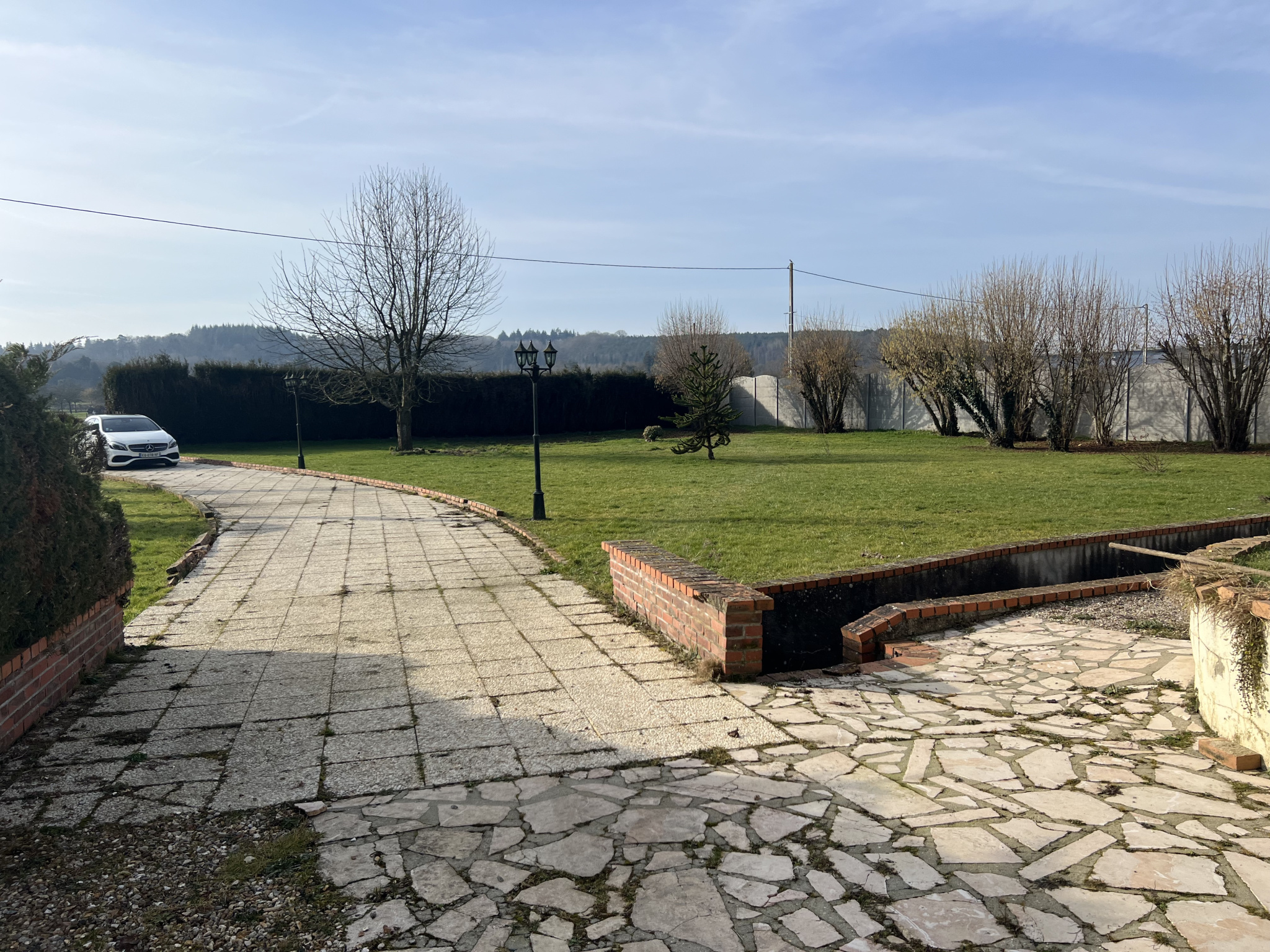 PAVILLON TRADITIONNEL PROCHE DU BEC-HELLOIN