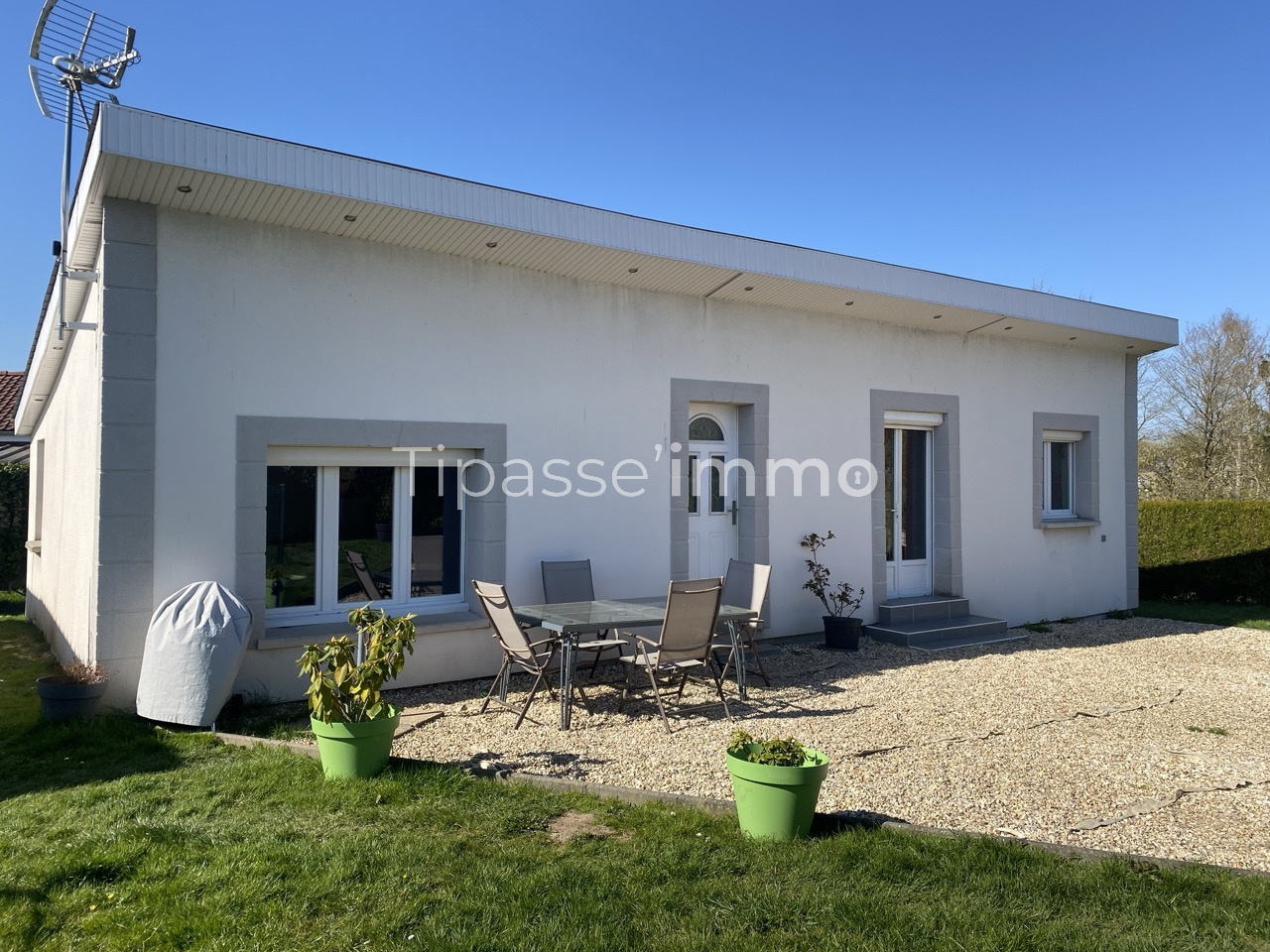 MAISON DE PLAIN PIED A GRAND BOURGTHEROULDE