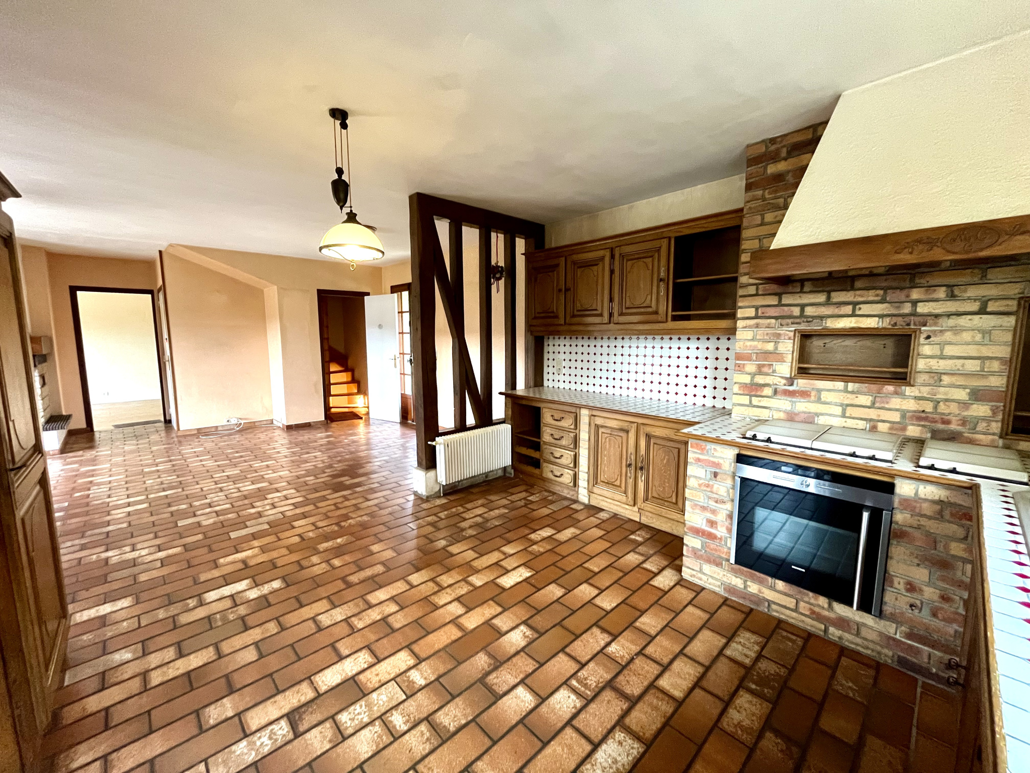 PAVILLON TRADITIONNEL PROCHE DU BEC-HELLOIN