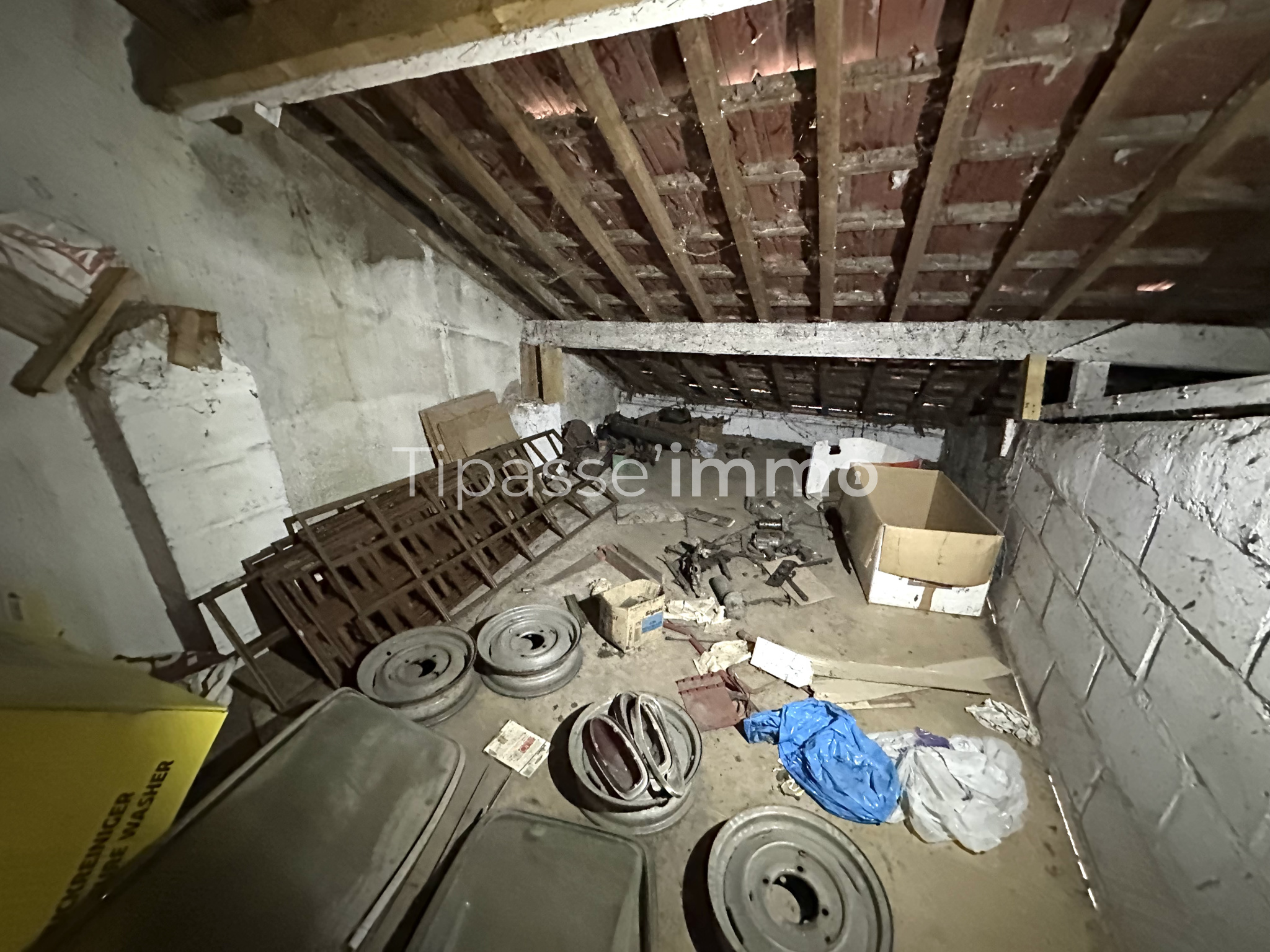 GARAGE 18 M2 ELBEUF