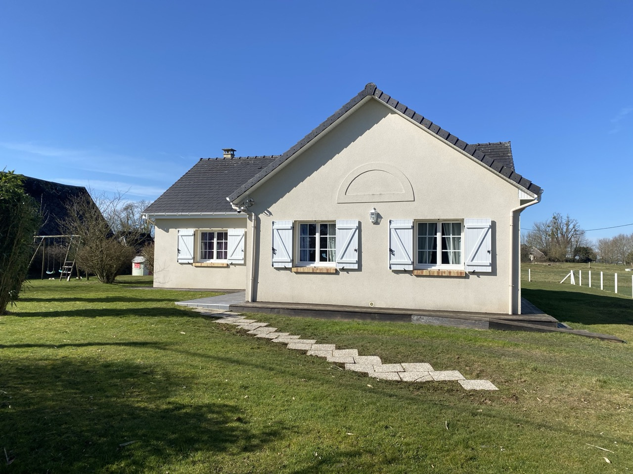 Pavillon de plain-pied à 12 min de BOURGTHEROULDE