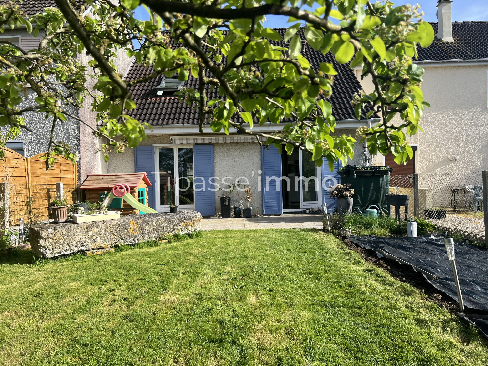 MAISON 3 CHAMBRES ET 1 BUREAU A BOURGTHEROULDE