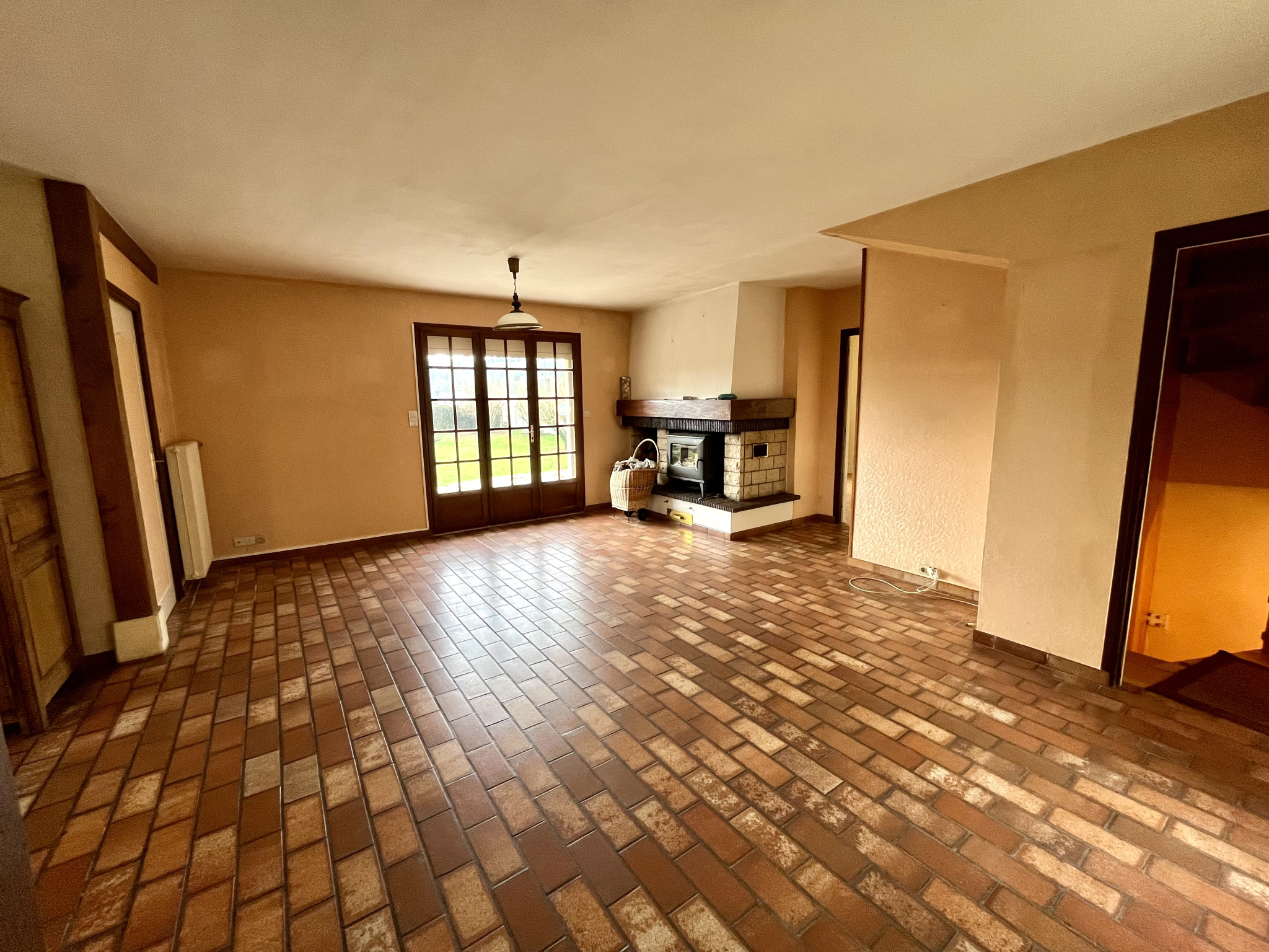 PAVILLON TRADITIONNEL PROCHE DU BEC-HELLOIN