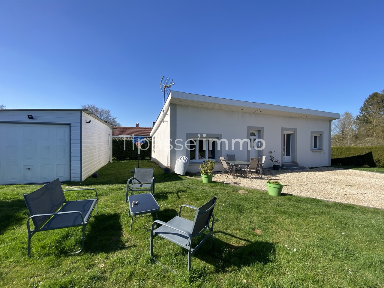 MAISON DE PLAIN PIED A GRAND BOURGTHEROULDE