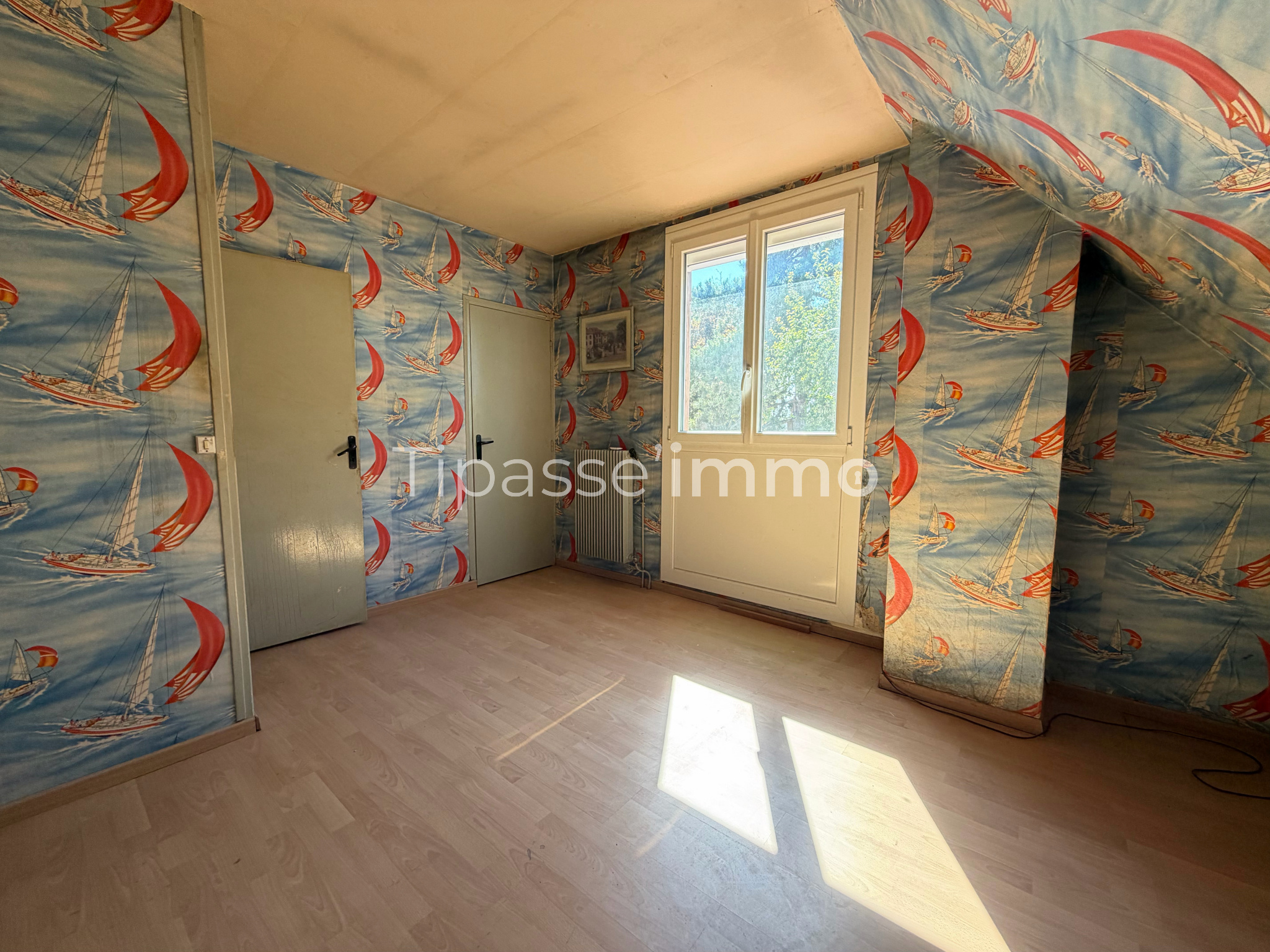 MAISON MITOYENNE D'UN CÔTÉ TOURVILLE LA RIVIÈRE MAISON MITOYENNE D'UN CÔTÉ TOURVILLE LA RIVIÈRE