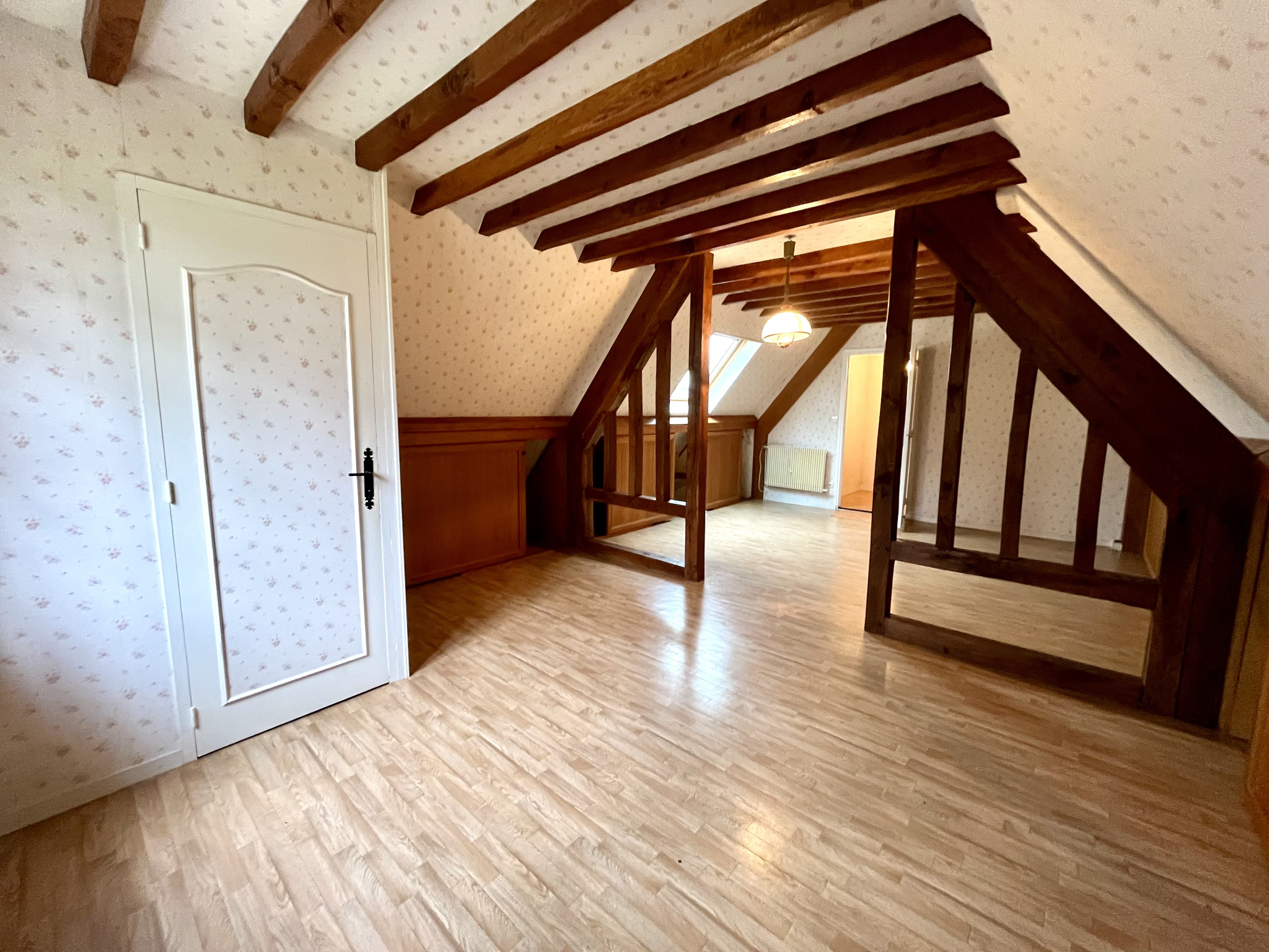 PAVILLON TRADITIONNEL PROCHE DU BEC-HELLOIN