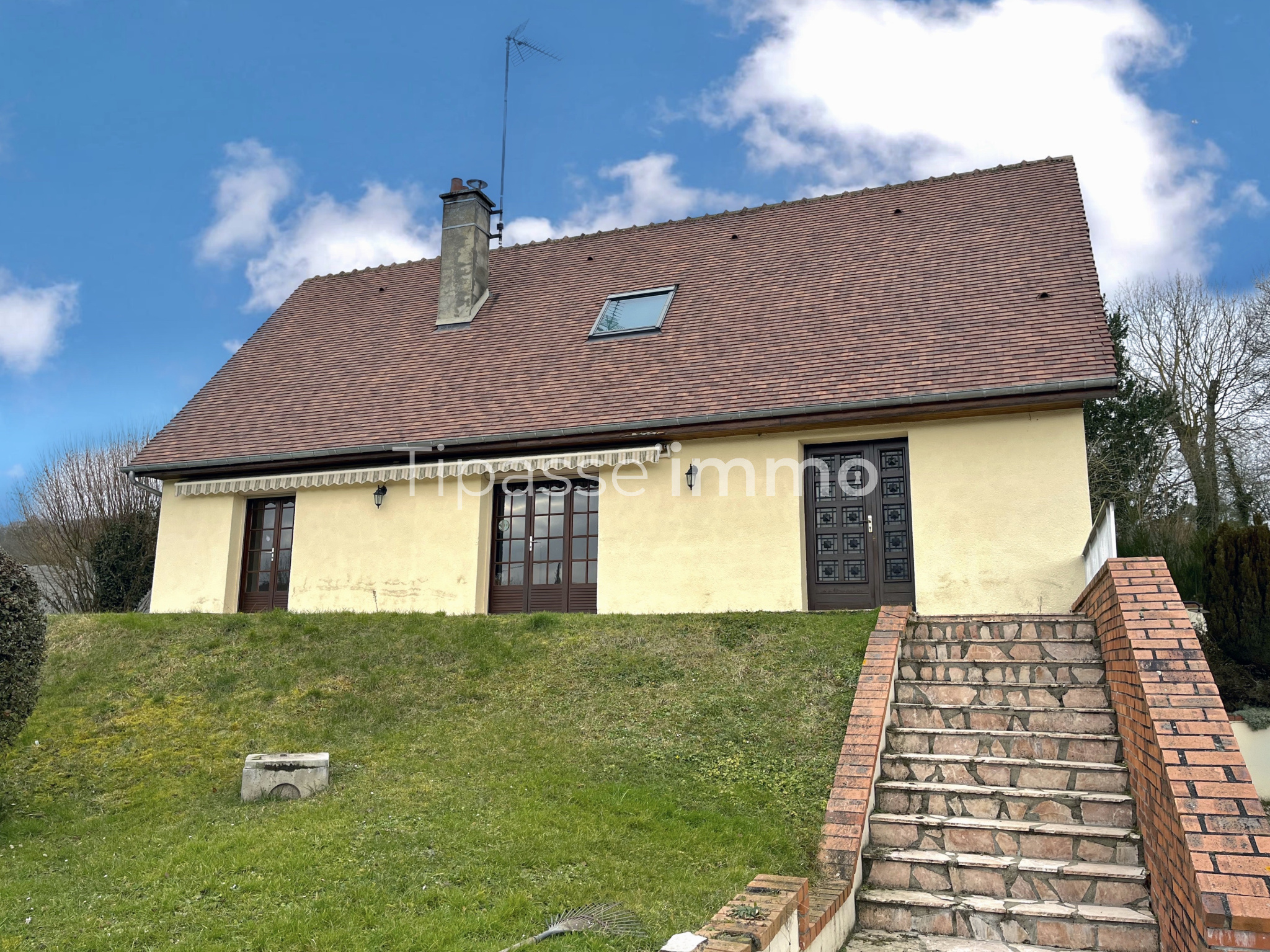 PAVILLON TRADITIONNEL PROCHE DU BEC-HELLOIN