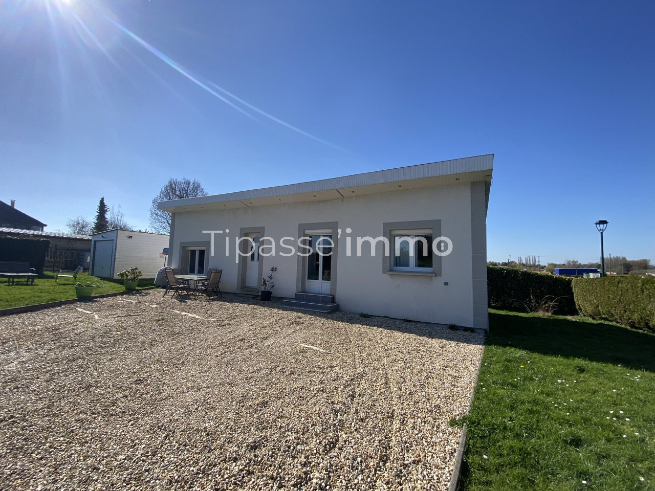 MAISON DE PLAIN PIED A GRAND BOURGTHEROULDE