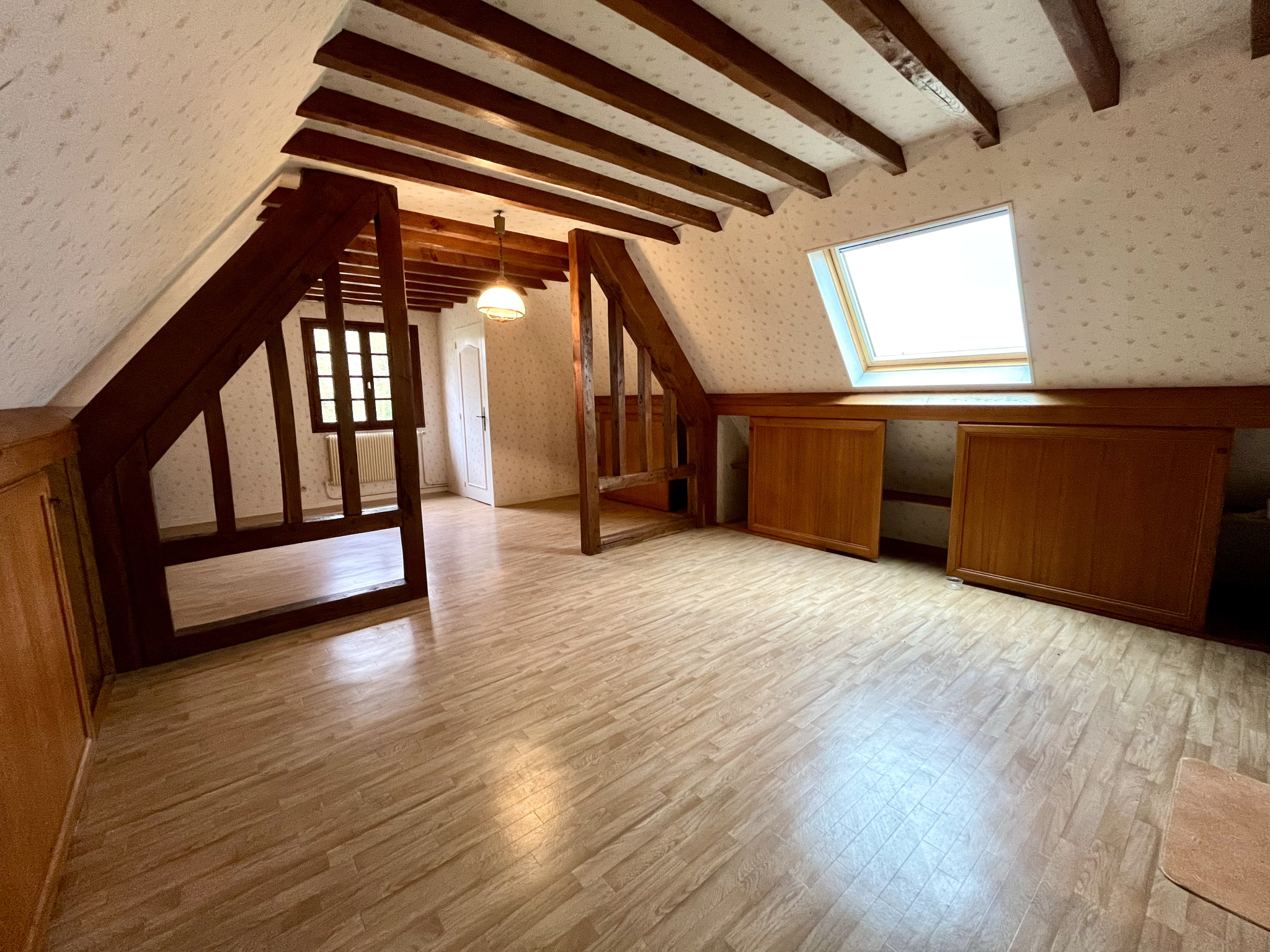PAVILLON TRADITIONNEL PROCHE DU BEC-HELLOIN