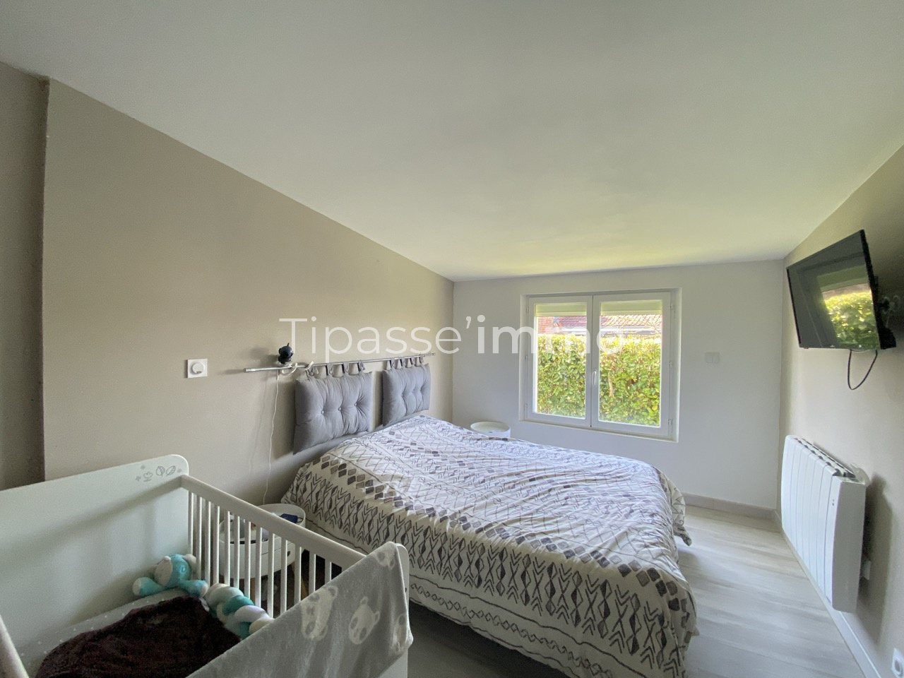 MAISON DE PLAIN PIED A GRAND BOURGTHEROULDE